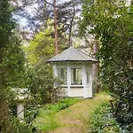 Holiday home Grosszuegiges Mit Wald