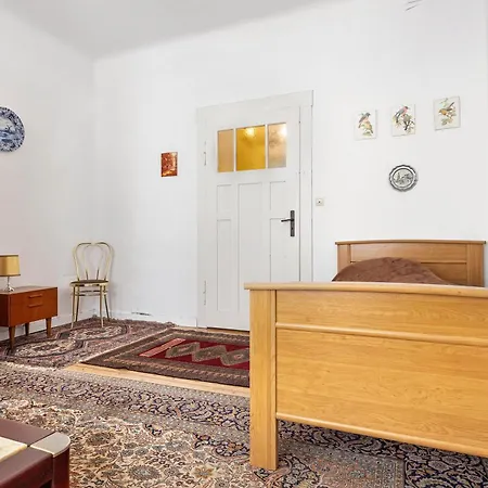 Grosszuegiges Mit Wald