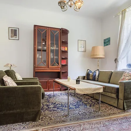 Holiday home Grosszuegiges Mit Wald