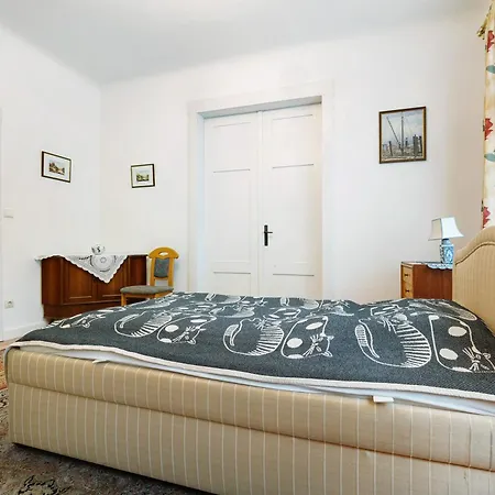 Grosszuegiges Mit Wald *