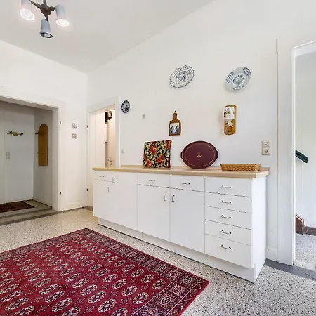 Grosszuegiges Mit Wald