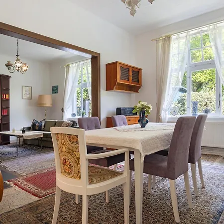 Holiday home Grosszuegiges Mit Wald