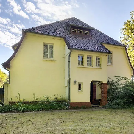 Grosszuegiges Mit Wald Casa de Férias