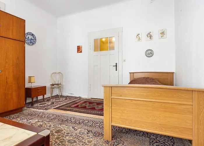 Grosszuegiges Mit Wald