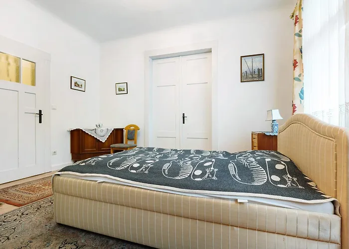 Grosszuegiges Mit Wald *